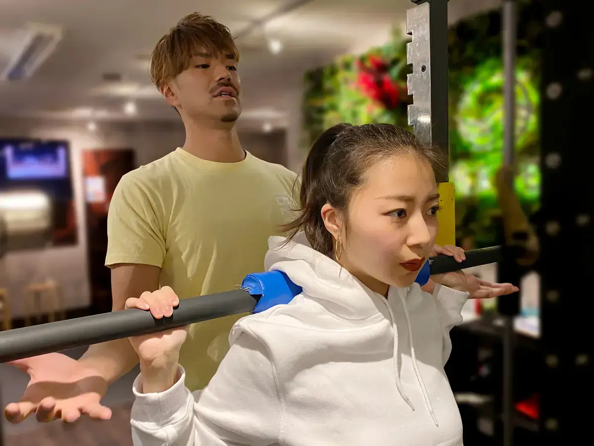 トレーナーとお客様のトレーニング風景