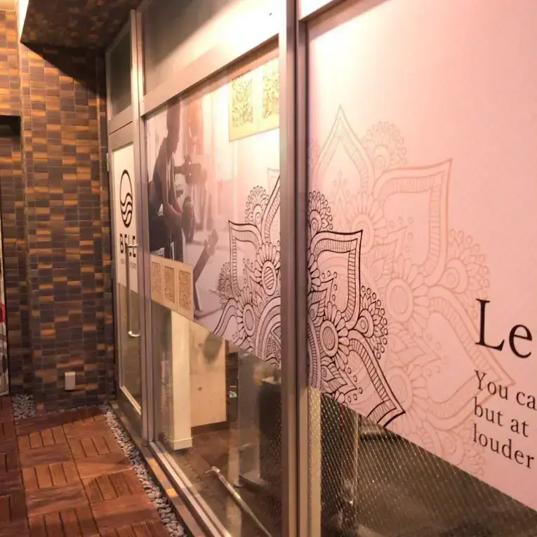 用賀店のエントランス